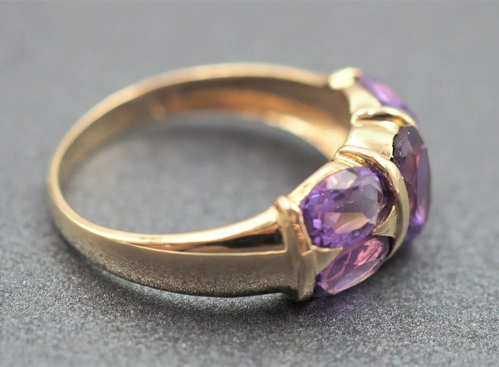 9ct Yellow Gold & Amethyst Ring