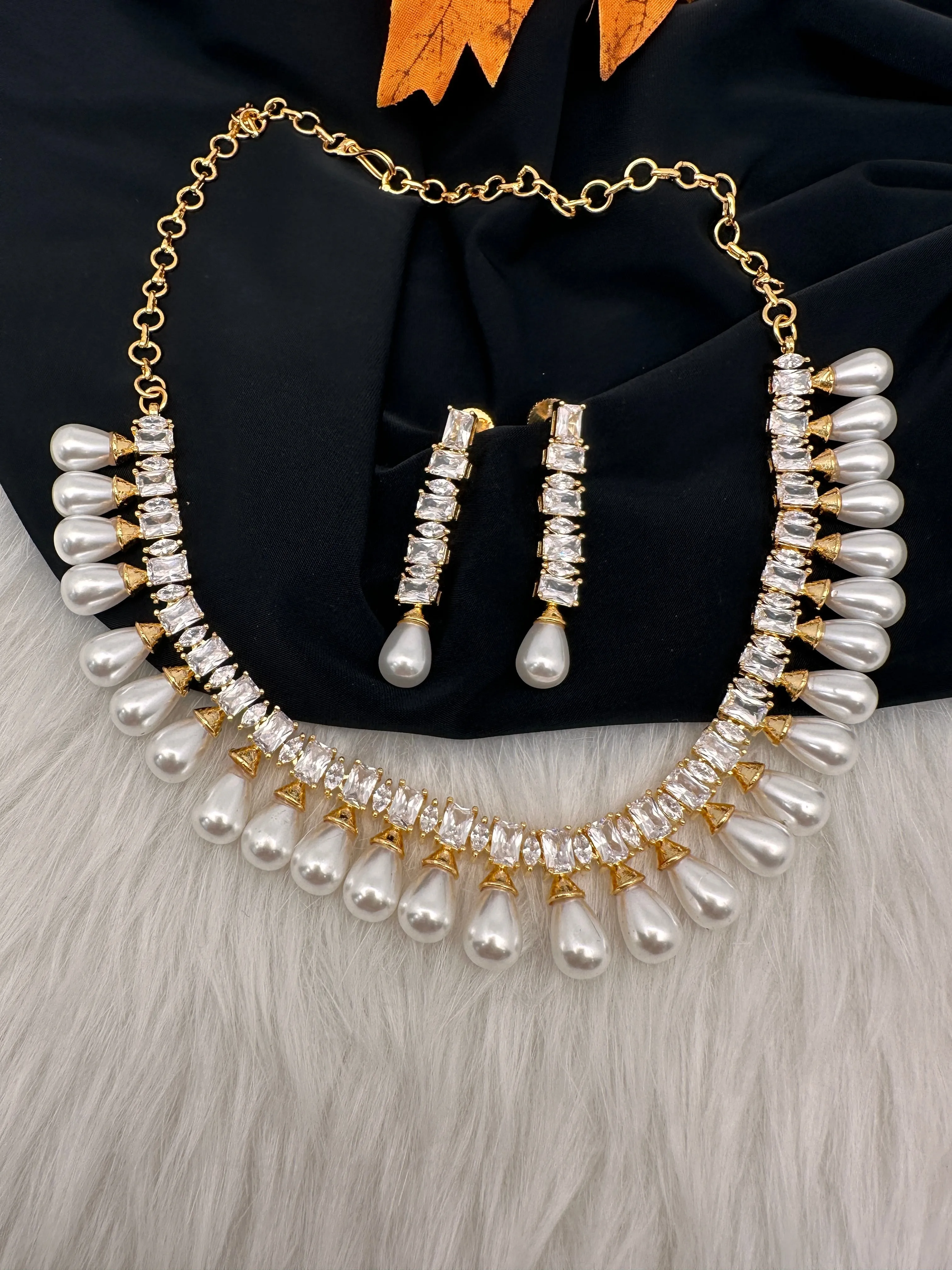 AD Color Stone Pearls Neckline Short Necklace
