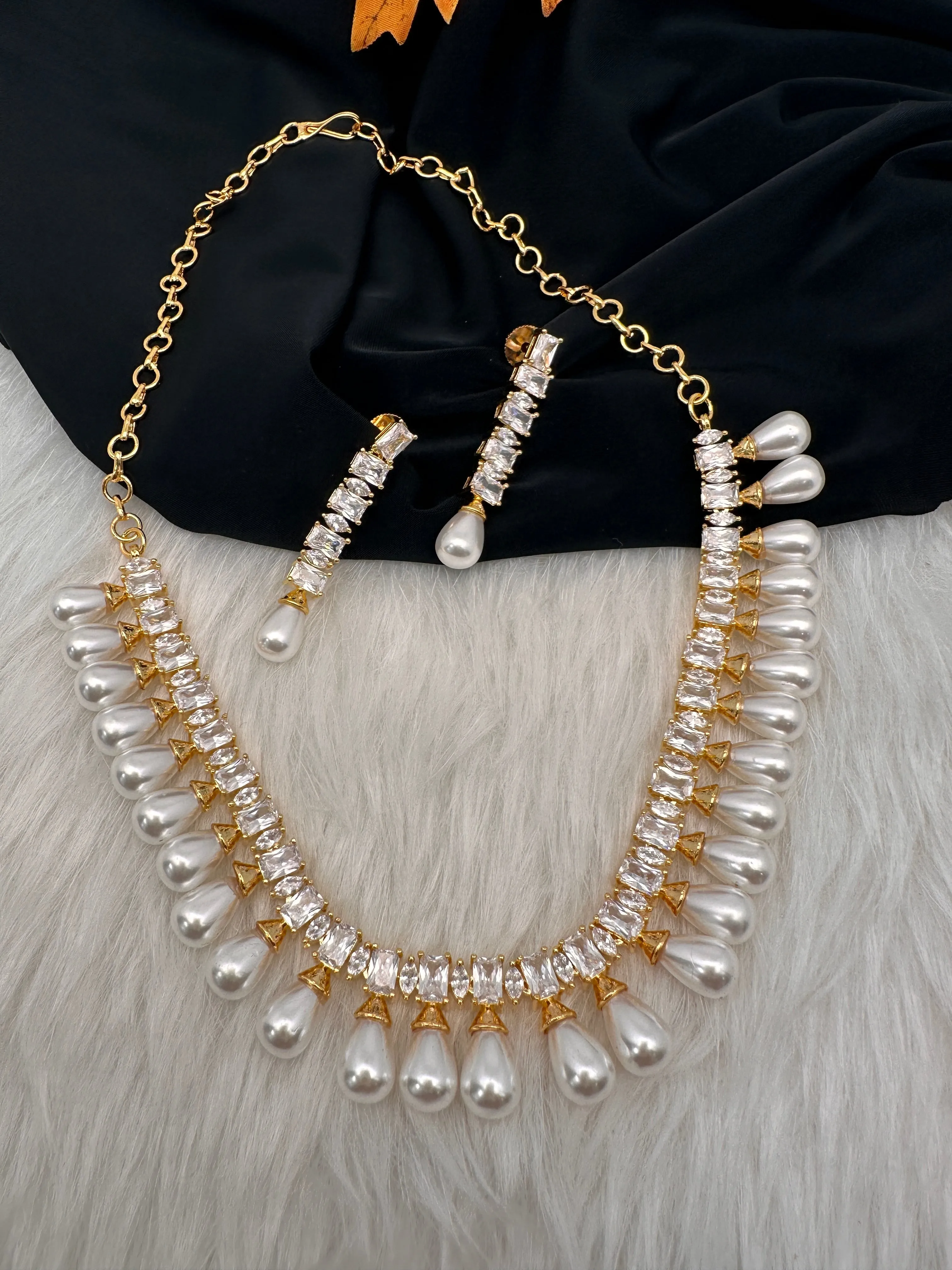 AD Color Stone Pearls Neckline Short Necklace