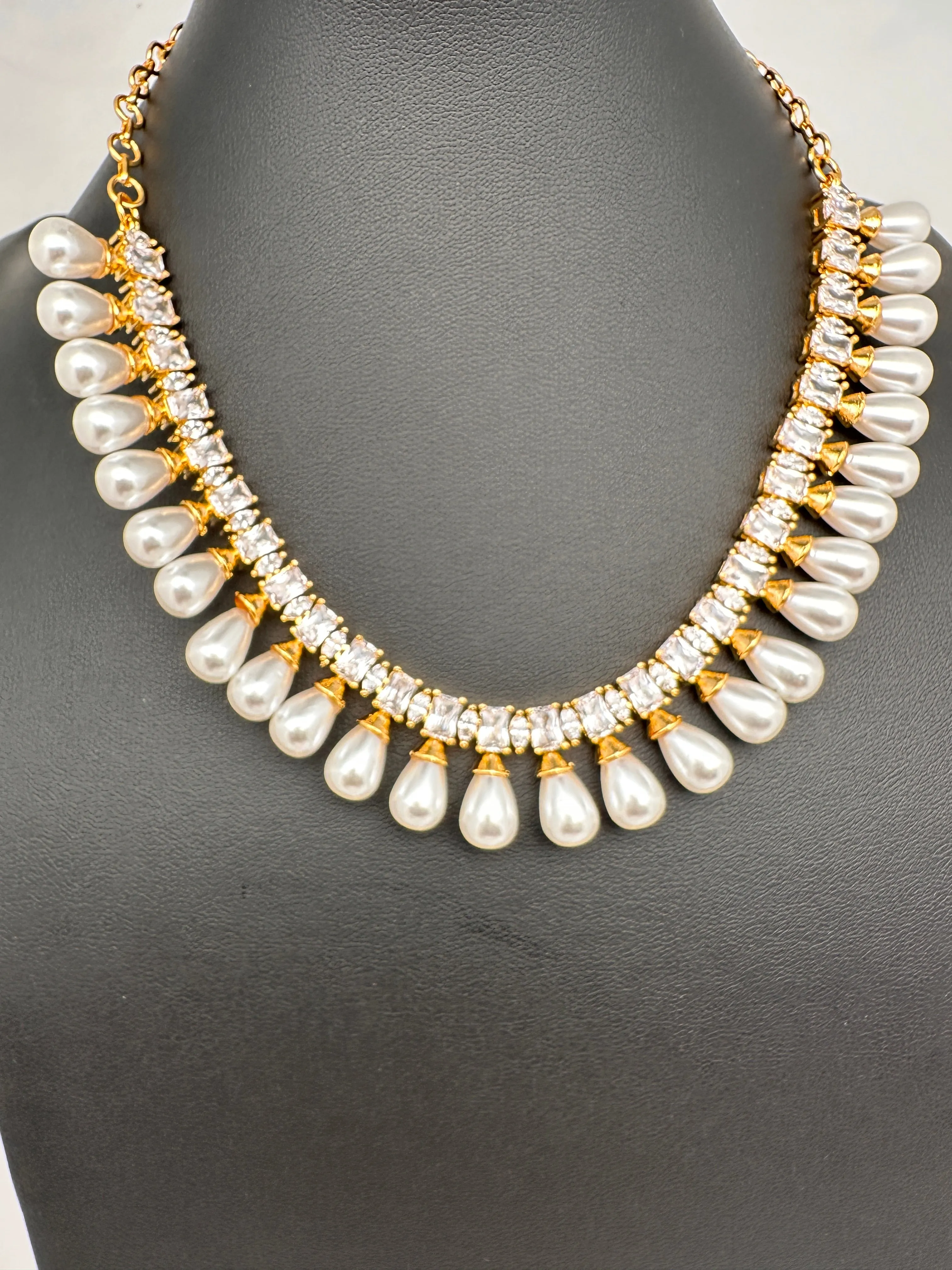AD Color Stone Pearls Neckline Short Necklace