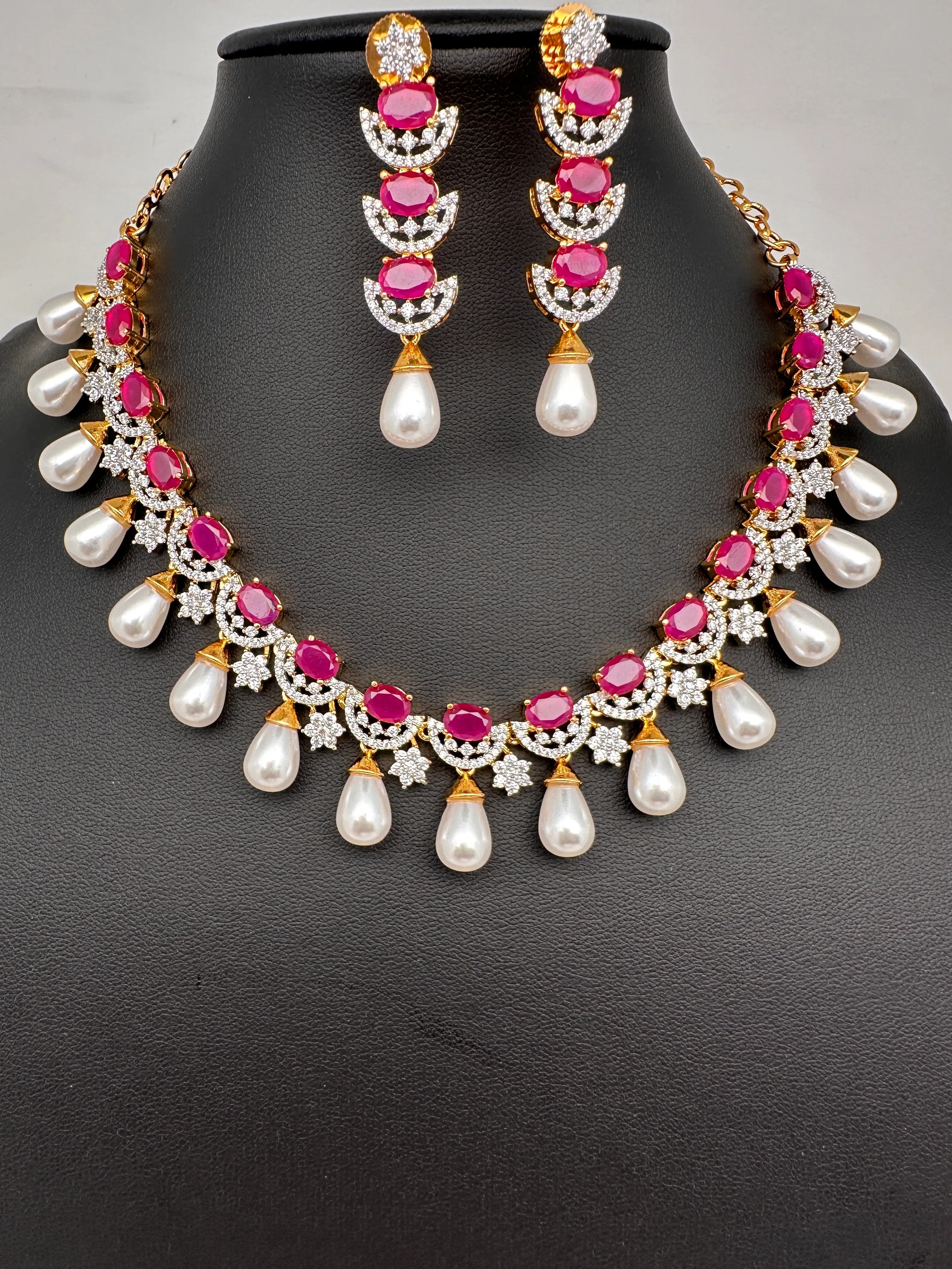 AD Color Stone Pearls Neckline Short Necklace