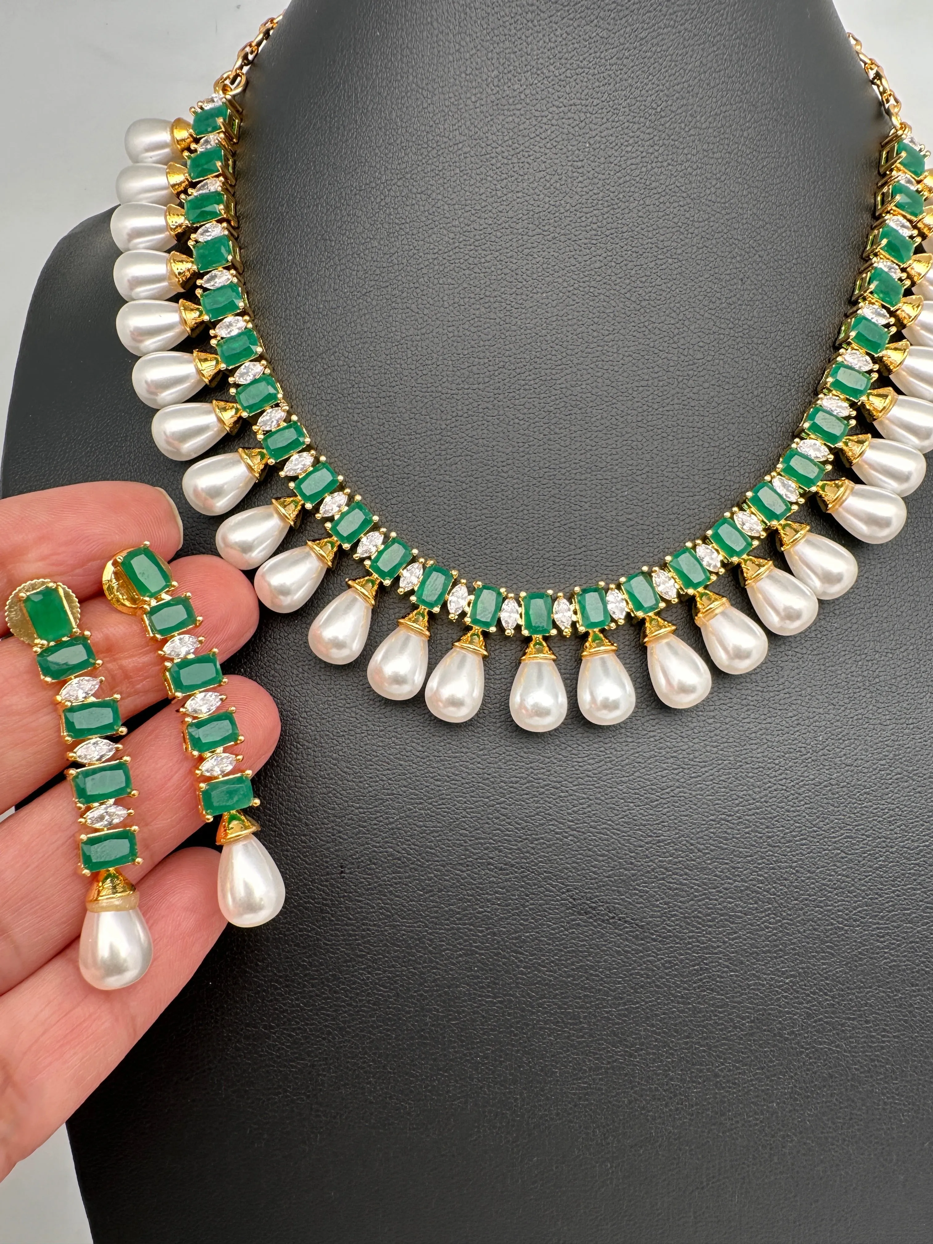 AD Color Stone Pearls Neckline Short Necklace