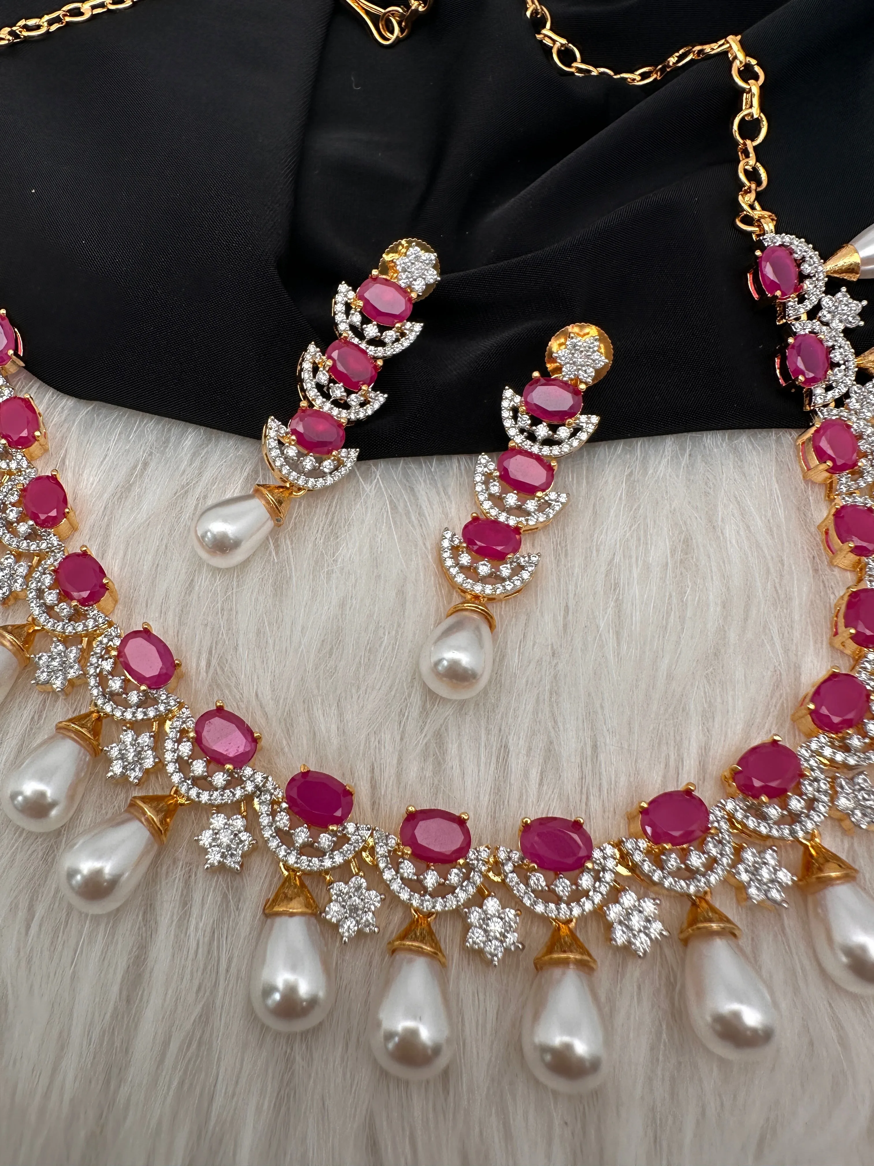 AD Color Stone Pearls Neckline Short Necklace