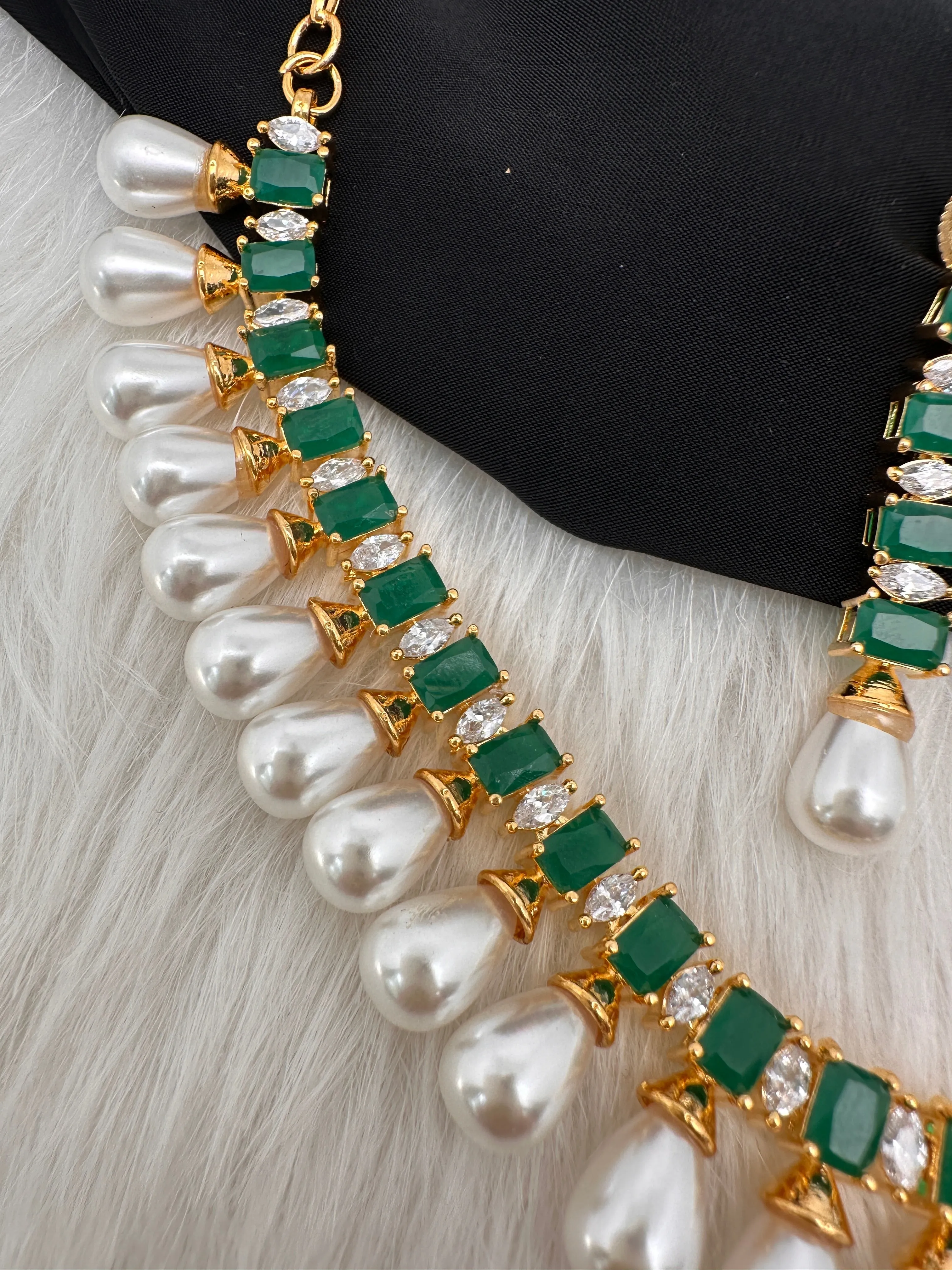 AD Color Stone Pearls Neckline Short Necklace