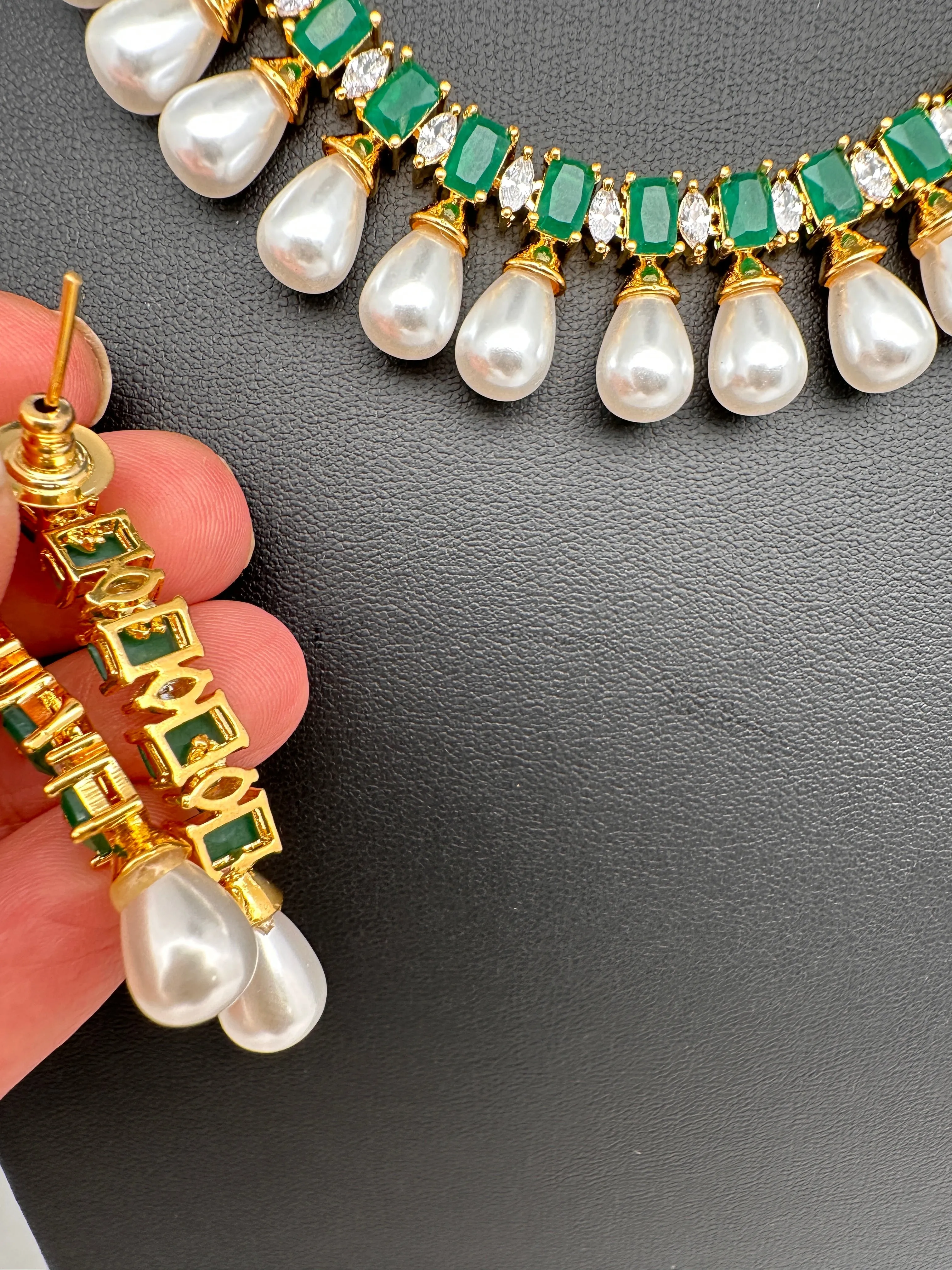 AD Color Stone Pearls Neckline Short Necklace