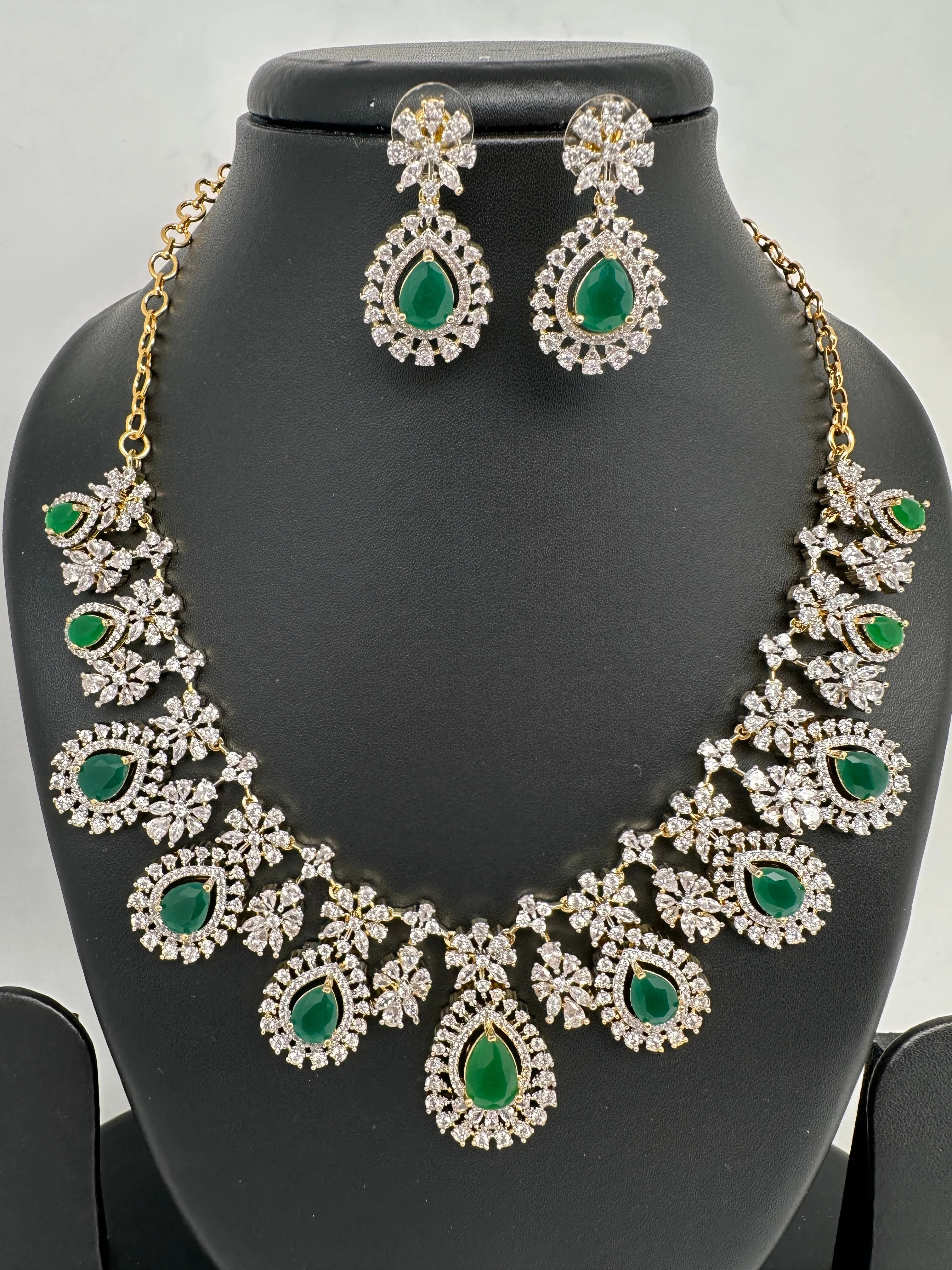 AD Color Stone Short Necklace