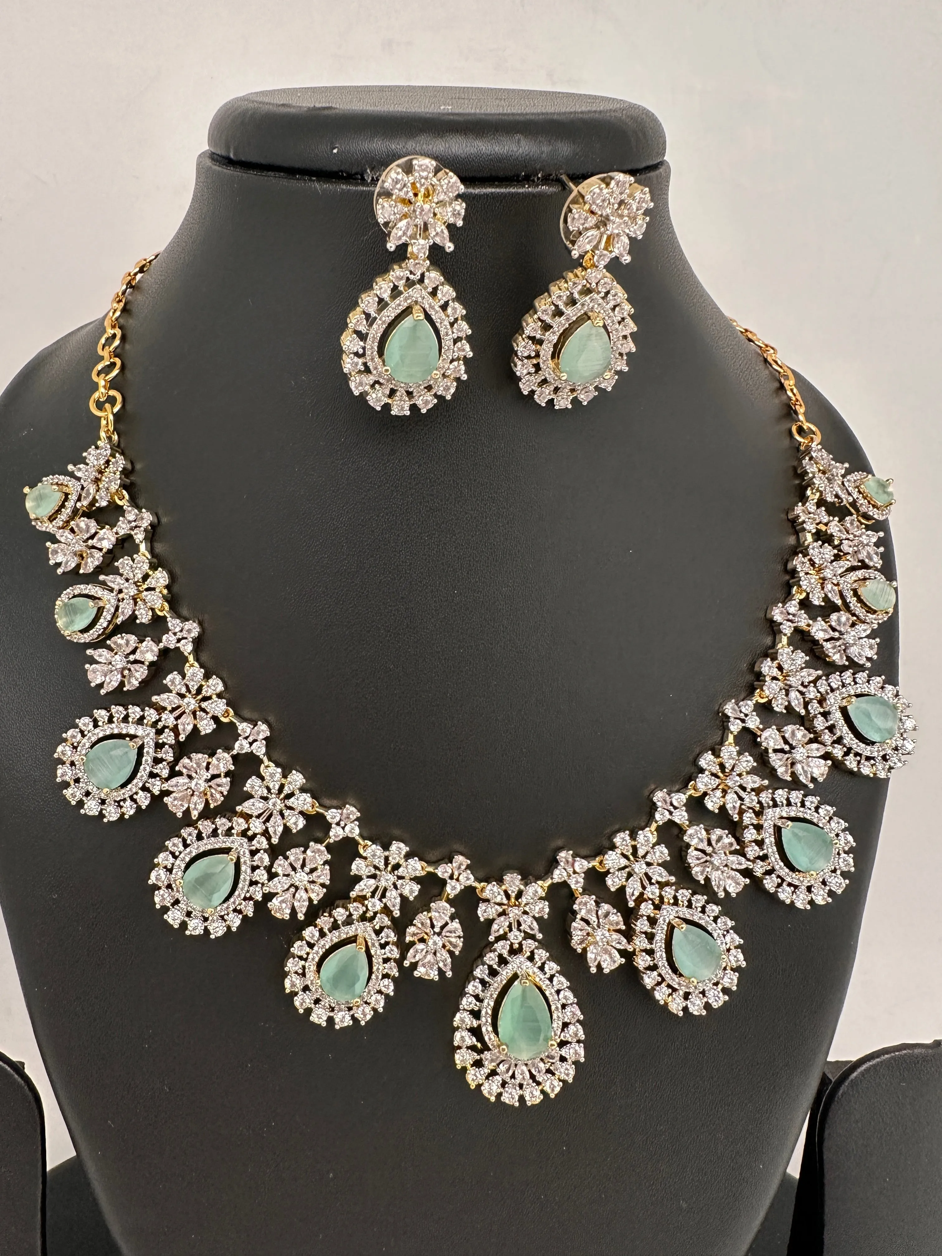 AD Color Stone Short Necklace