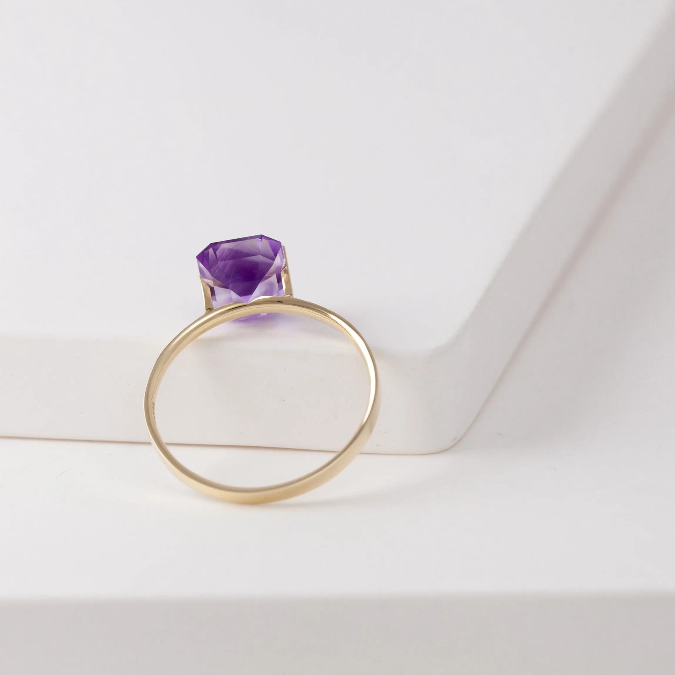 Band one-of-a-kind bi-color amethyst ring