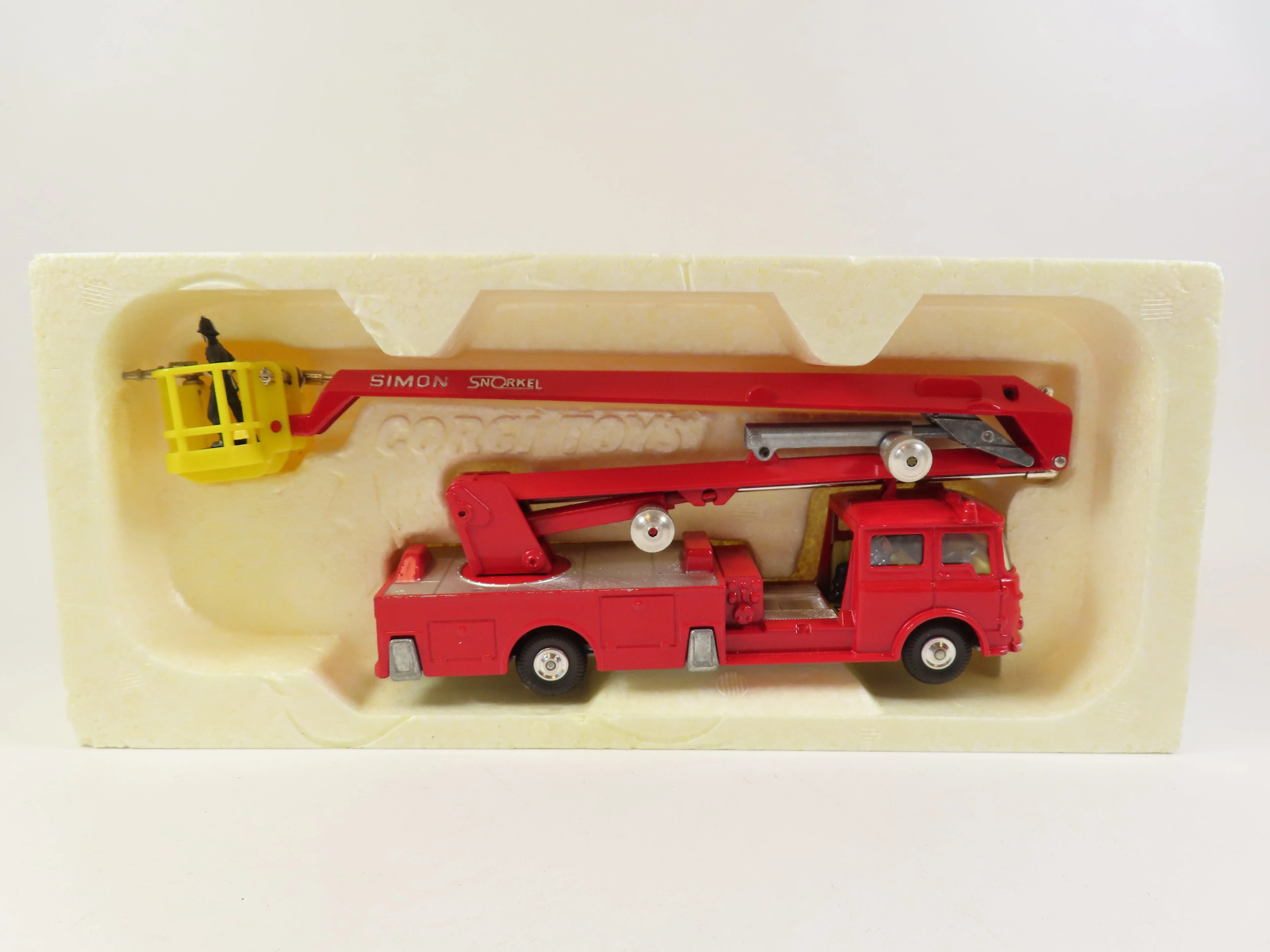 Corgi 1127 Simon Snorkel Fire Engine, 99%  Mint/Boxed! Fantastic example!
