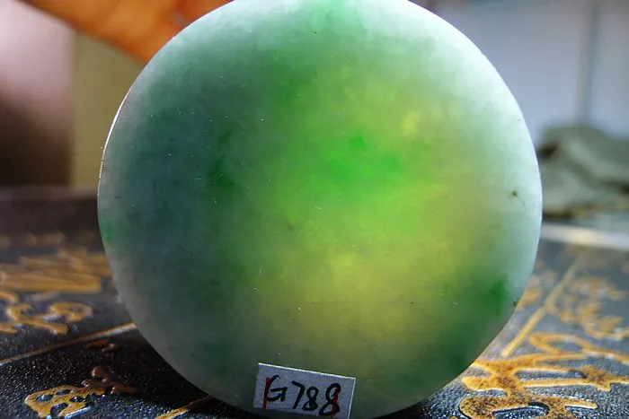 Natural Jade Rough Jadeite Raw (132g,5.2X5.2X1.8cm)