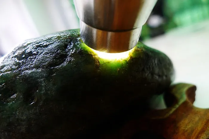 Natural Jade Rough Jadeite Raw (458g,10.5X6.6X4cm)