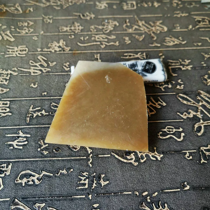 Natural Kunlun Jade Rough Nephrite Raw (118g, 7X6X1cm)