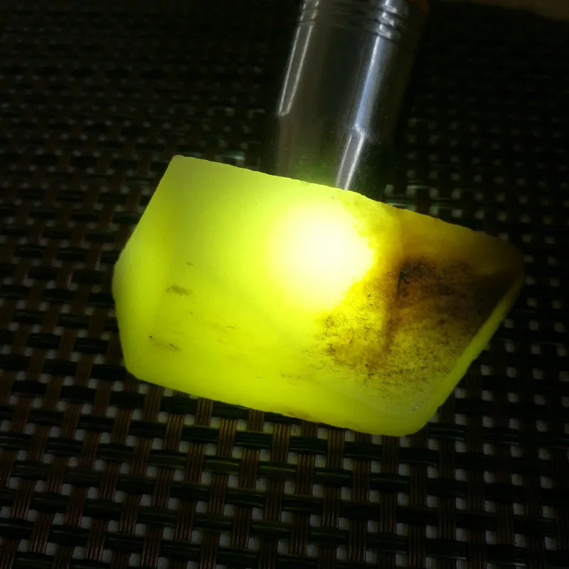 Natural Kunlun Jade Rough Nephrite Raw (64g,6.7X2.7X3cm)