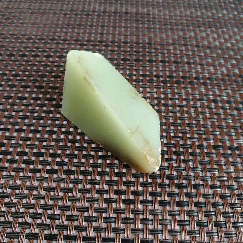 Natural Kunlun Jade Rough Nephrite Raw (64g,6.7X2.7X3cm)