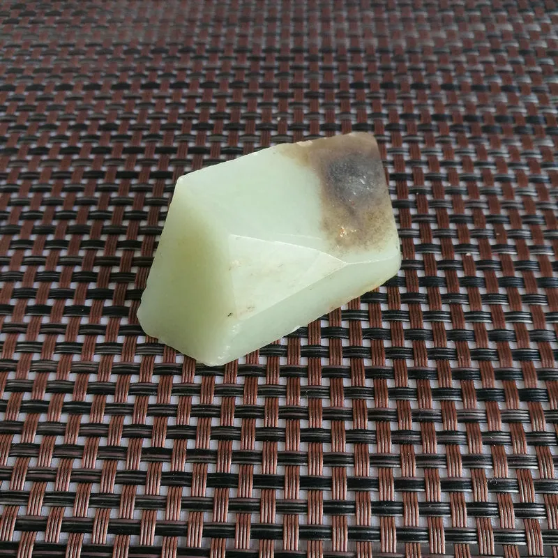 Natural Kunlun Jade Rough Nephrite Raw (64g,6.7X2.7X3cm)