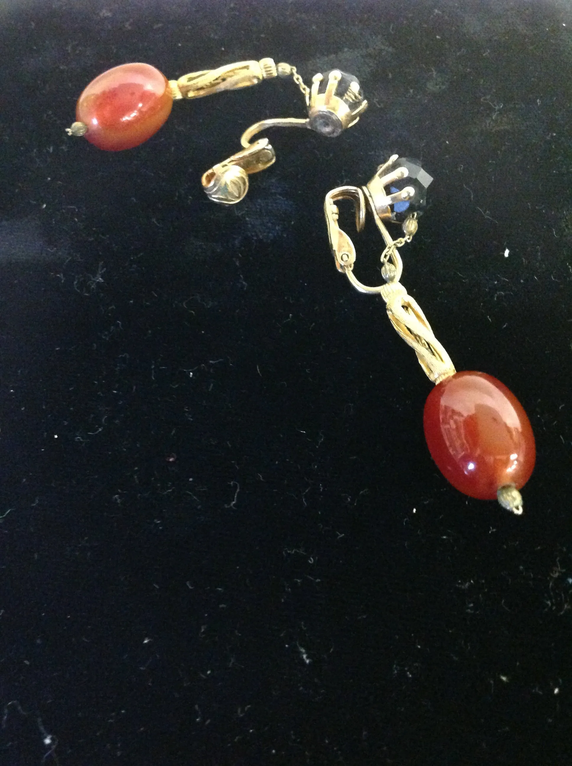Vintage Goldtone Dangling Plastic Faux Amber Onyx Clip On Earrings