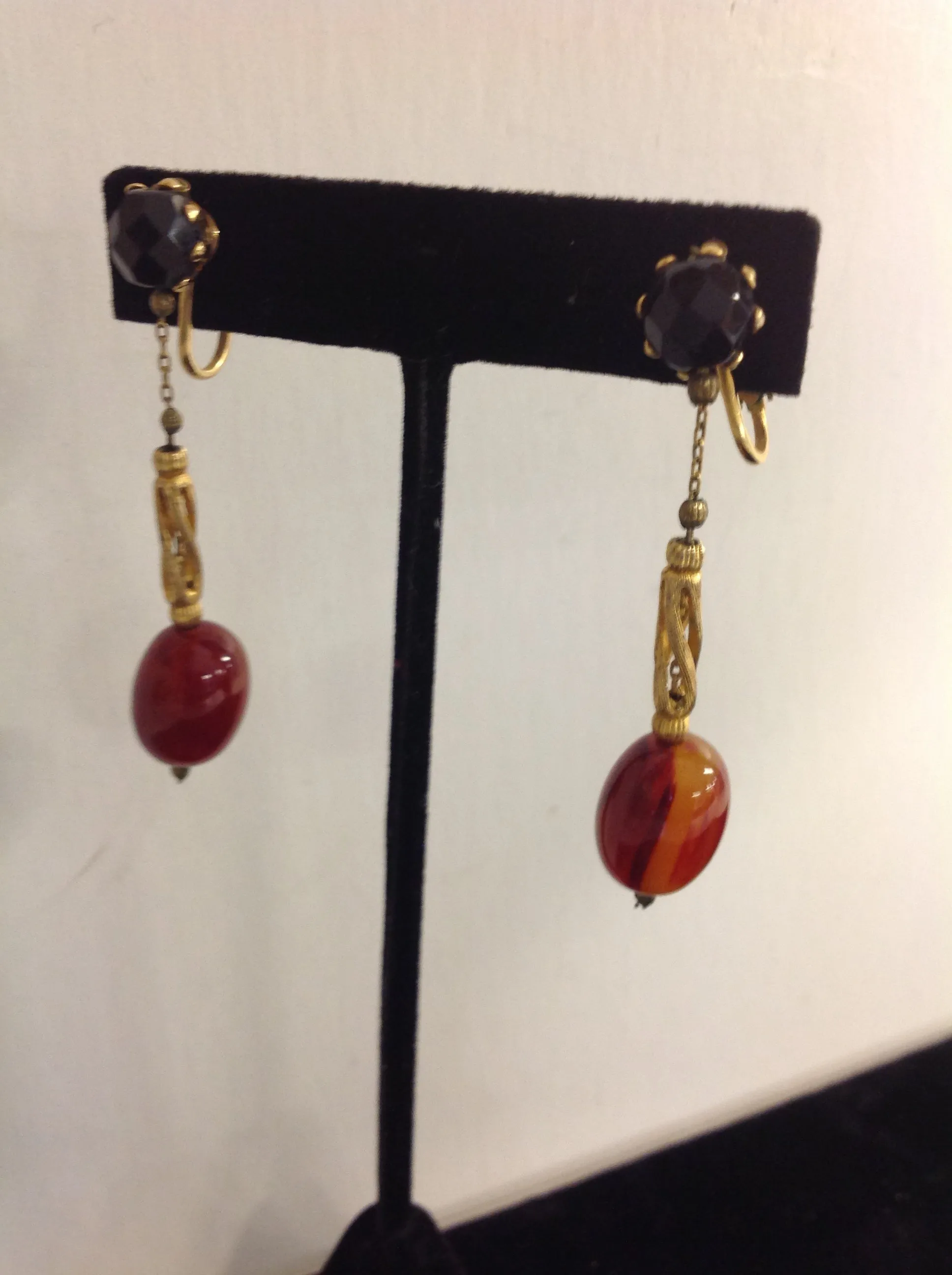 Vintage Goldtone Dangling Plastic Faux Amber Onyx Clip On Earrings