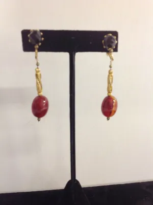 Vintage Goldtone Dangling Plastic Faux Amber Onyx Clip On Earrings