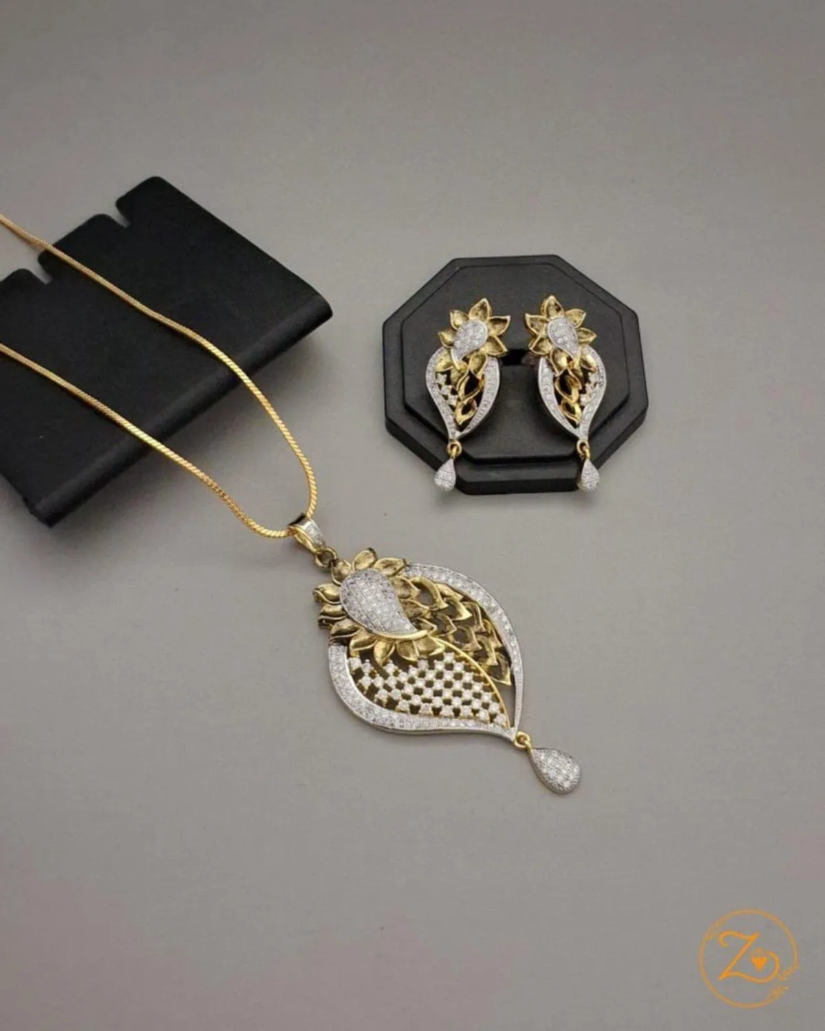 Zevarly Majestic Pendant Set