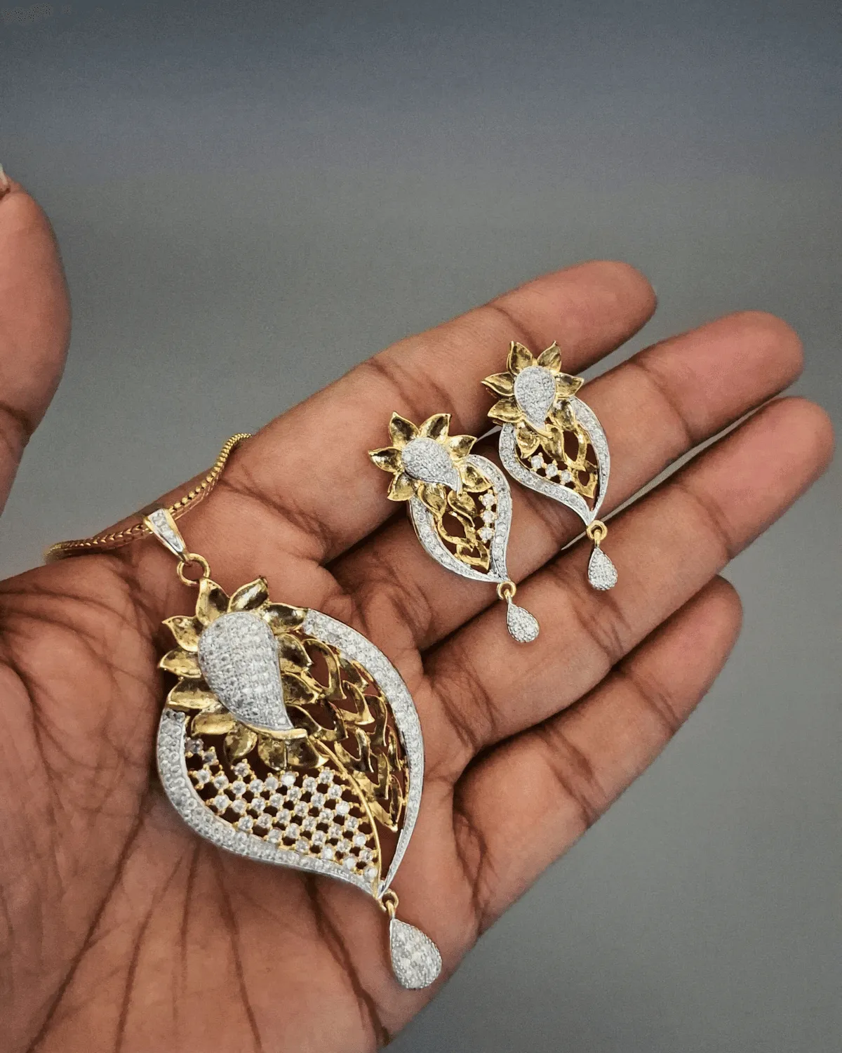 Zevarly Majestic Pendant Set